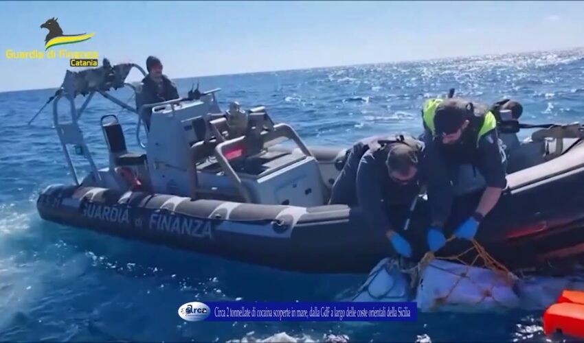 Circa 2 tonnellate di cocaina scoperte a largo delle coste orientali della Sicilia